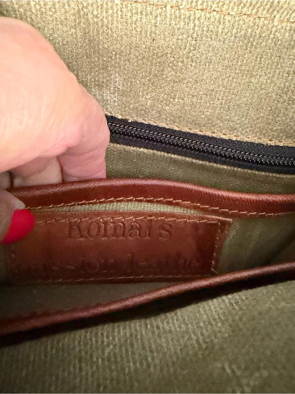 KOMALS Passion Leather Men’s Crossbody Messenger Bag in Tan Leather